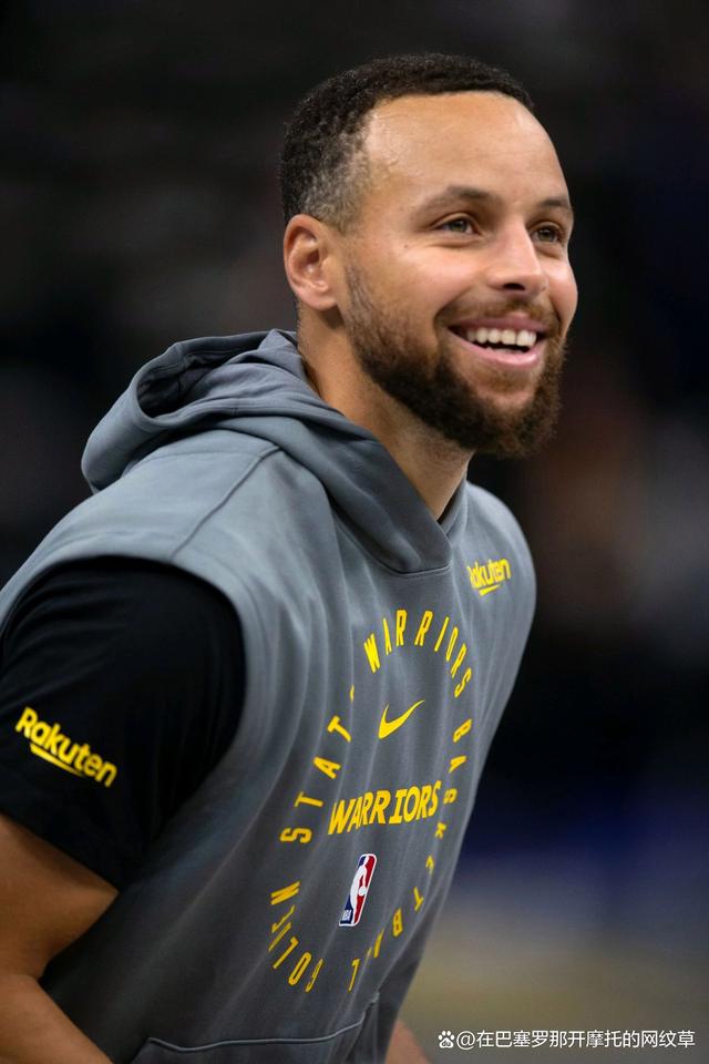 库里在巴塞罗那比赛中赛事规则更新，出色防守引发热议！(库里常规赛)