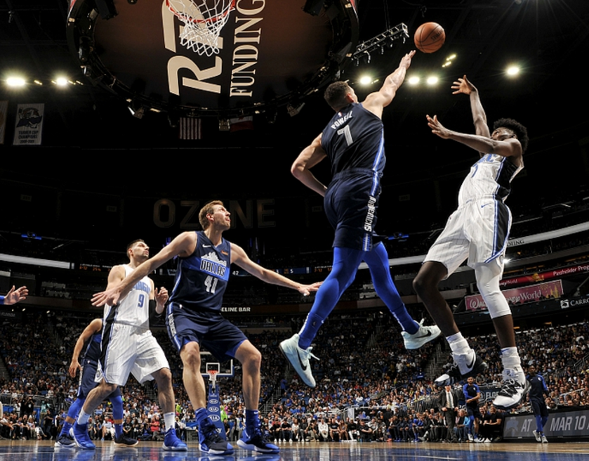 穆古鲁扎遭遇五连败，独行侠教练面临压力！的简单介绍