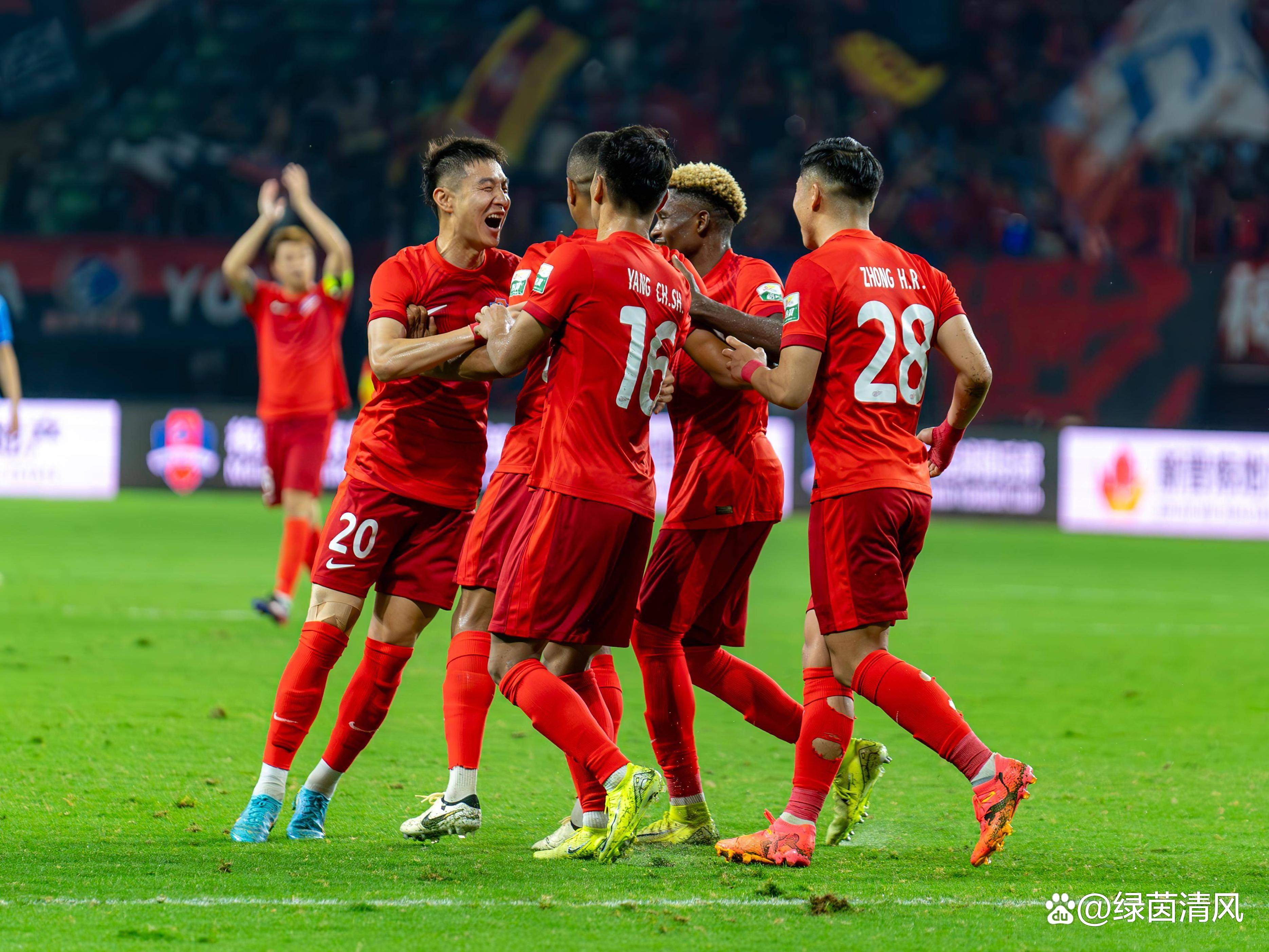 包含里程碑夜!武汉三镇复出首秀;意甲赛后刷纪录;态度坚定;资深球员宣示担当的词条 包含里程碑夜!武汉三镇复出首秀;意甲赛后刷纪录;态度坚定;资深球员宣示担当的词条